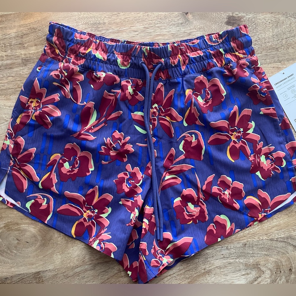 Athleta New CrossRoads short women’s Brand new
